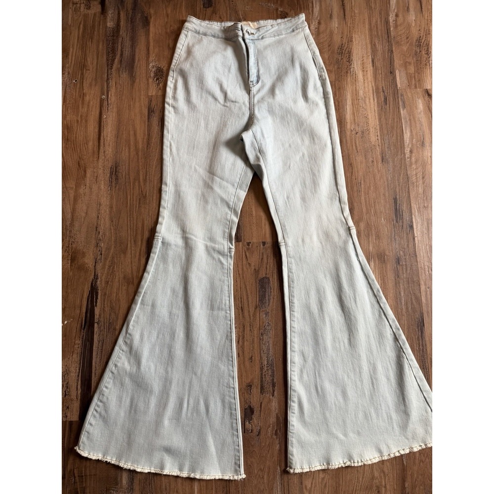 Chelsea & Violet Retro 70's Vibes Bell Bottom High Rise Light Wash Jeans Sz 28"